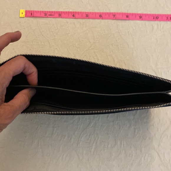 Wristlet w zipper and strap. - Picture 5 of 5